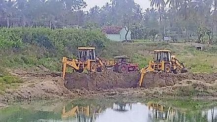 “அதிகாரிகளுக்கு முறையாக ‘கட்டிங்’ செல்வதால், கண்டுகொள்வதில்லை” : ஆளுங்கட்சி ஆசியோடு நடக்கும் மண் கொள்ளை !