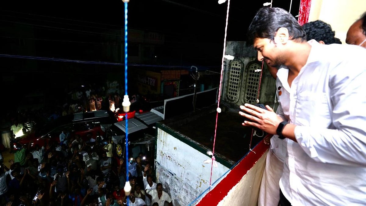 “திட்டமிட்டபடி பயணம் தொடரும்” : விடுவிக்கப்பட்ட பின் இரவிலும் பிரச்சாரத்தை தொடர்ந்த உதயநிதி ஸ்டாலின்!