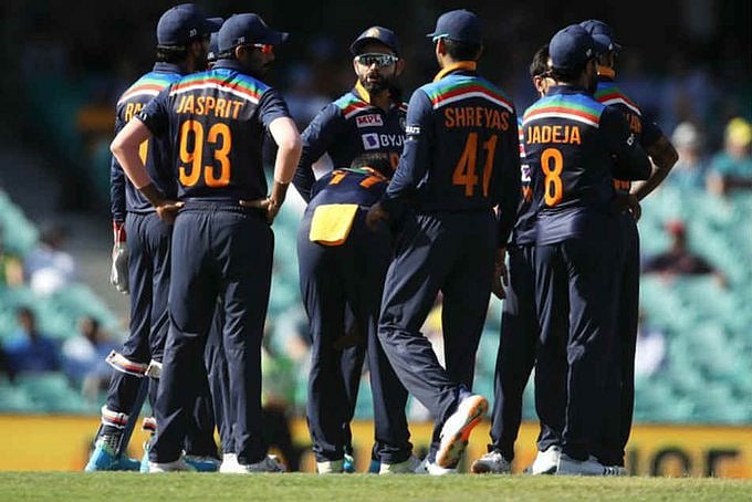 “ஆஸி தொடரில் இந்திய அணி, ‘RCB 2.O’ போல விளையாடுவது ஏன்?” : கேள்விகுள்ளாகும் கோலியின் கேப்டன்ஷிப்!