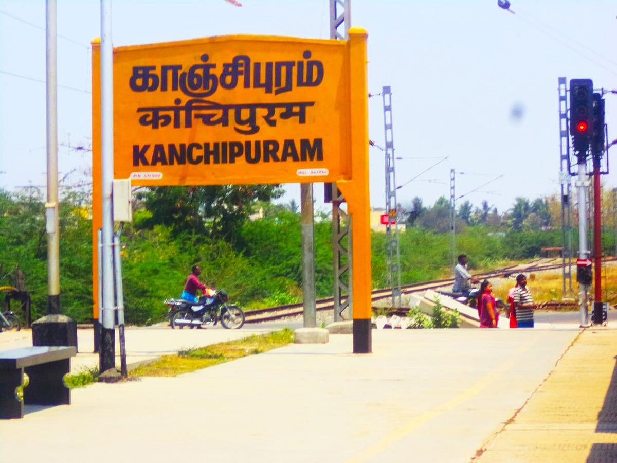 ரூ.137 கோடி மதிப்பிலான அரசு நிலத்தை கூறு போட்ட வருவாய் அதிகாரிகள்.. காஞ்சியில் மூவர் கைது!