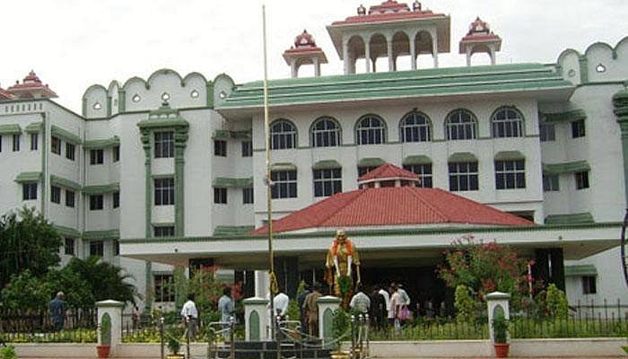 எச்.ஐ.வி ரத்தம் ஏற்றப்பட்டதால் பாதிப்புக்குள்ளான பெண்ணுக்கு இருசக்கர வாகனம் வழங்க ஐகோர்ட் கிளை உத்தரவு!