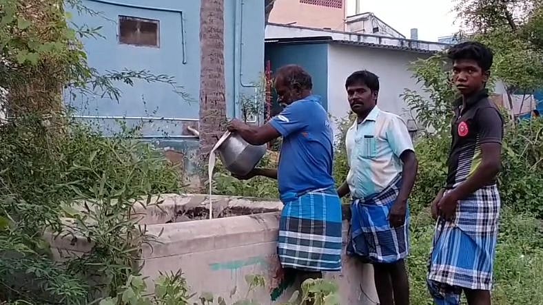 கறந்த பாலை கூட்டுறவு சங்கம் வாங்க மறுத்தால் கிணற்றில் ஊற்றிய விவசாயி : பால்வளத்துறை அமைச்சர் ஊரில் அவலம்!