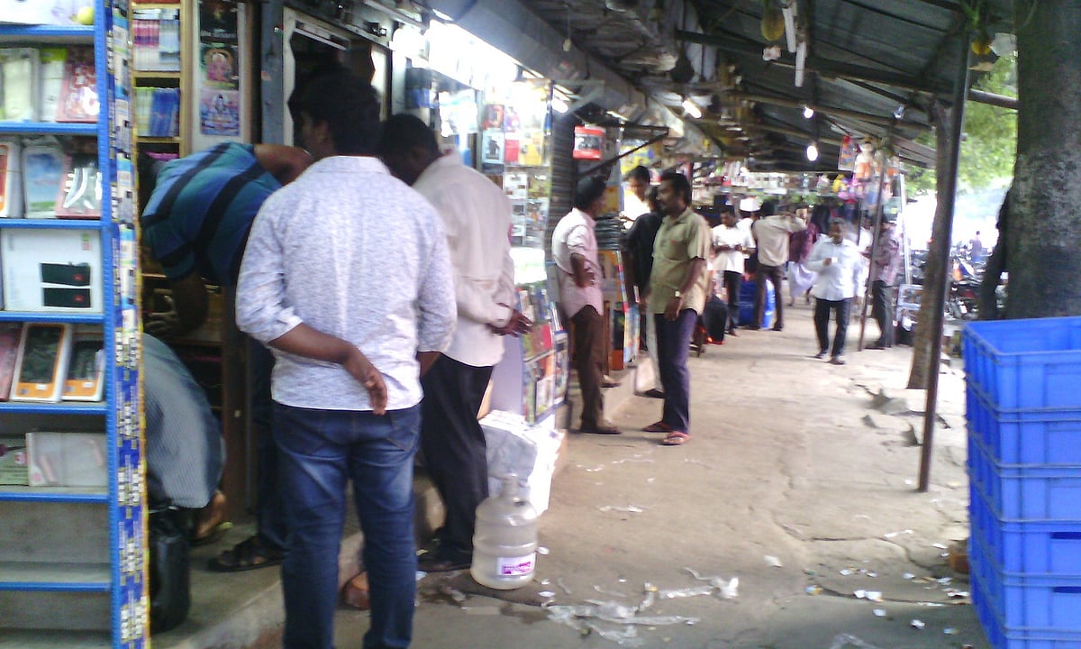 “திருட்டு பொருட்கள் விற்பதாக வெளியான தகவலால் வாழ்வாதாரமே சிதைந்துவிட்டது”: பர்மா பஜார் வியாபாரிகள் வேதனை!