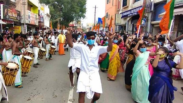 “வேல் யாத்திரையில் குத்துப்பாட்டுக்கு சினிமா டான்ஸர்களை ஆடவைத்த பா.ஜ.க” : முகம் சுளித்த முருக பக்தர்கள் !