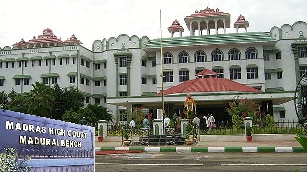 “பெண்களை ஆபாசமாக காண்பிக்கும் விளம்பரங்களை ஒளிபரப்ப இடைக்கால தடை” : ஐகோர்ட் மதுரைக்கிளை அதிரடி உத்தரவு !