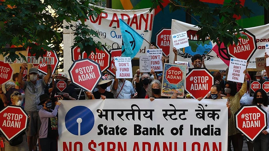 “SBI வங்கியே அதானிக்கு கடன் தராதே” : அதானியை எதிர்த்து ஆஸ்திரேலிய கிரிக்கெட் மைதானத்தில் போராட்டம்!