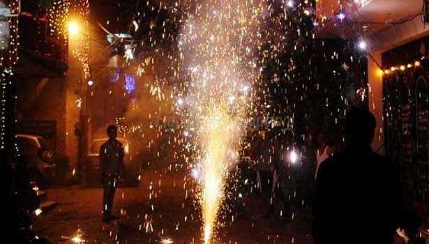 சென்னையில் ஒரேநாளில் 58 தீ விபத்து : நேரக்கட்டுப்பாட்டை மீறி பட்டாசு வெடித்ததாக 348 வழக்குகள் பதிவு!