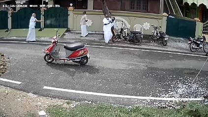 பழனியில் பட்டப்பகலில் நடந்த துப்பாக்கிச்சூடு - அதிரவைக்கும் CCTV காட்சி!