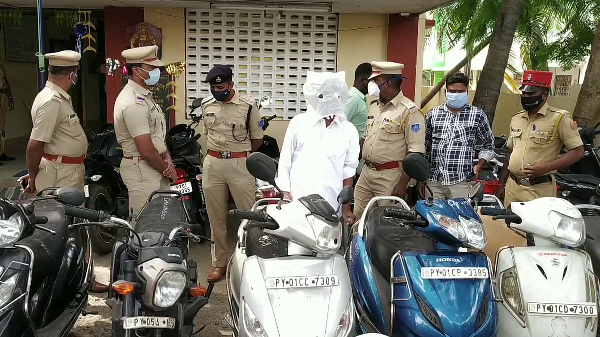 லஞ்சம் வாங்கிக்கொண்டு பறிமுதல் செய்யப்பட்ட வாகனங்களை திருப்பிக்கொடுத்த அரசு ஊழியர் - புதுச்சேரியில் கைது!