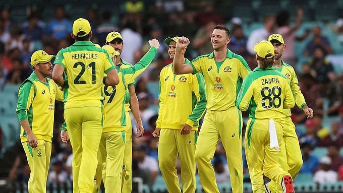 “ஆஸி தொடரில் இந்திய அணி, ‘RCB 2.O’ போல விளையாடுவது ஏன்?” : கேள்விகுள்ளாகும் கோலியின் கேப்டன்ஷிப்!