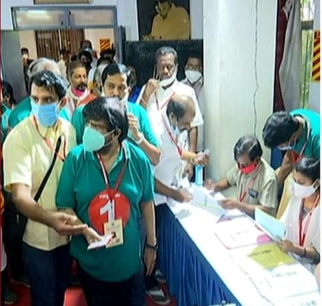 தமிழ்த் திரைப்பட தயாரிப்பாளர்கள் சங்கத் தேர்தல் வாக்குப்பதிவு தொடங்கியது... நாளை முடிவுகள் அறிவிப்பு!
