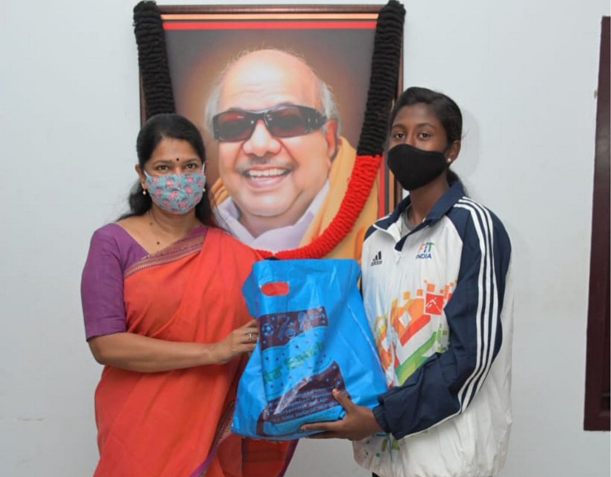 “கிராம சபை முதல் டெல்லி வரை” : ஒலிம்பிக் சைக்கிள் போட்டிக்கு தேர்வான மாணவிக்கு ஊக்கம் தந்த கனிமொழி MP!