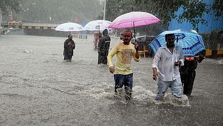 அதி தீவிர புயலாக மாறுகிறது ‘நிவர்’ : 15 மாவட்டங்களில் இடி மின்னலுடன் கூடிய மிக கனமழை பெய்யக்கூடும்!