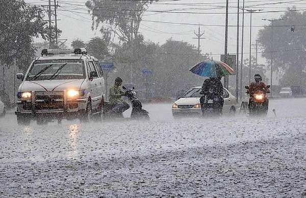 ‘நிவர்’ கடந்த சுவடு மறைவதற்குள் தமிழகம், புதுவையை நெருங்கும்  ‘புரெவி’ புயல்.. வானிலை மையம் எச்சரிக்கை!