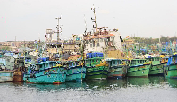 சிறைபிடிக்கப்பட்ட தமிழக விசைப்படகுகளை அழிக்க இலங்கை நீதிமன்றம் தீர்ப்பு : கொந்தளிக்கும்  தமிழக மீனவர்கள்!