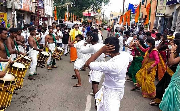 “வேல் யாத்திரையில் குத்துப்பாட்டுக்கு சினிமா டான்ஸர்களை ஆடவைத்த பா.ஜ.க” : முகம் சுளித்த முருக பக்தர்கள் !