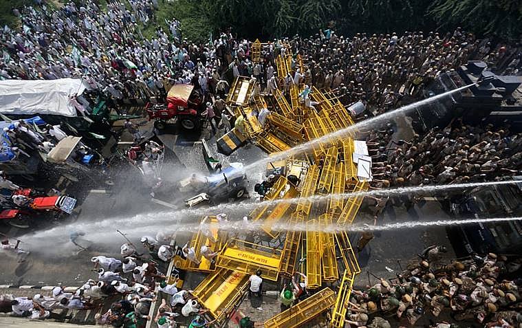 “போராடும் விவசாயிகள் மீதான அடக்குமுறைகளைக் கைவிடுக” - தி.மு.க உள்ளிட்ட எதிர்க்கட்சிகள் கூட்டறிக்கை!