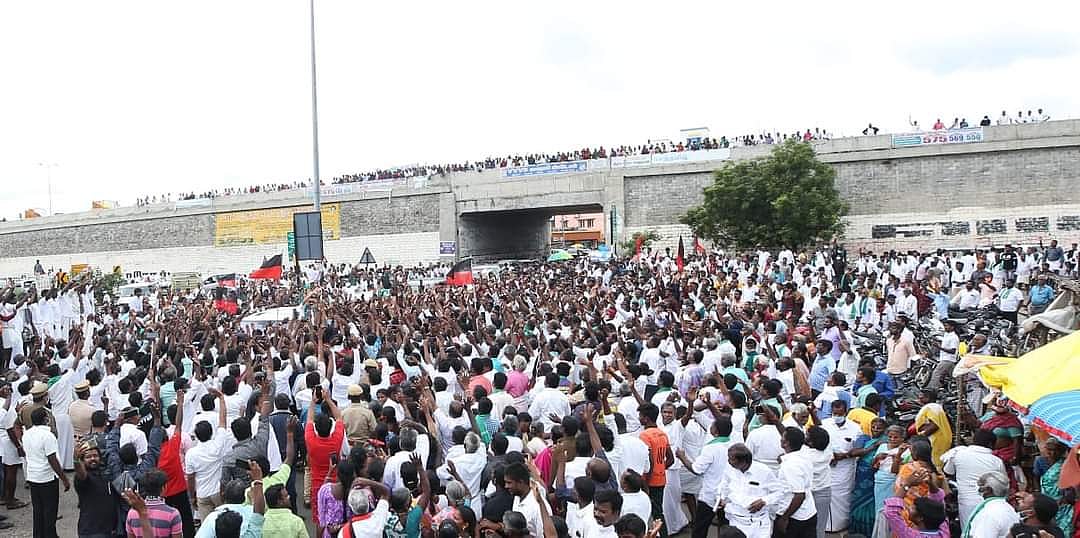 மழை வெள்ளத்தால் பாதிக்கப்பட்ட கடலூர் மாவட்ட மக்களுக்கு நிவாரண உதவி வழங்கிய மு.க.ஸ்டாலின்! #MKStalin4TN