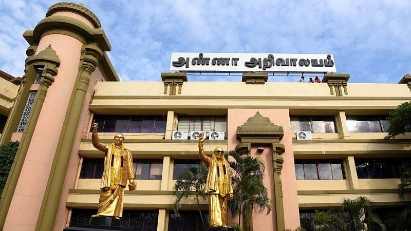 முறைகேட்டுக்கு வழிவகுக்கும் தபால் வாக்கு முறையை ரத்து செய்யக்கோரி தி.மு.க வழக்கு : ஐகோர்ட் புதிய உத்தரவு!