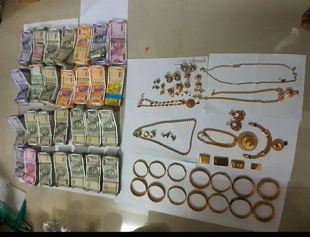 சப்-ரிஜிஸ்தார் வீட்டிலிருந்து ரூ.13.11 லட்சம் பணம், 114 சவரன் நகைகள் பறிமுதல்- லஞ்ச ஒழிப்புத்துறை அதிரடி!