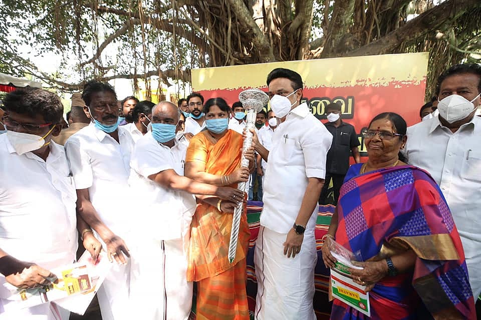 மரக்காணத்தில் தி.மு.கவின் ‘மக்கள் கிராமசபை கூட்டம்’ - மு.க.ஸ்டாலினுக்கு மக்களின் உற்சாக வரவேற்பு! (ALBUM)