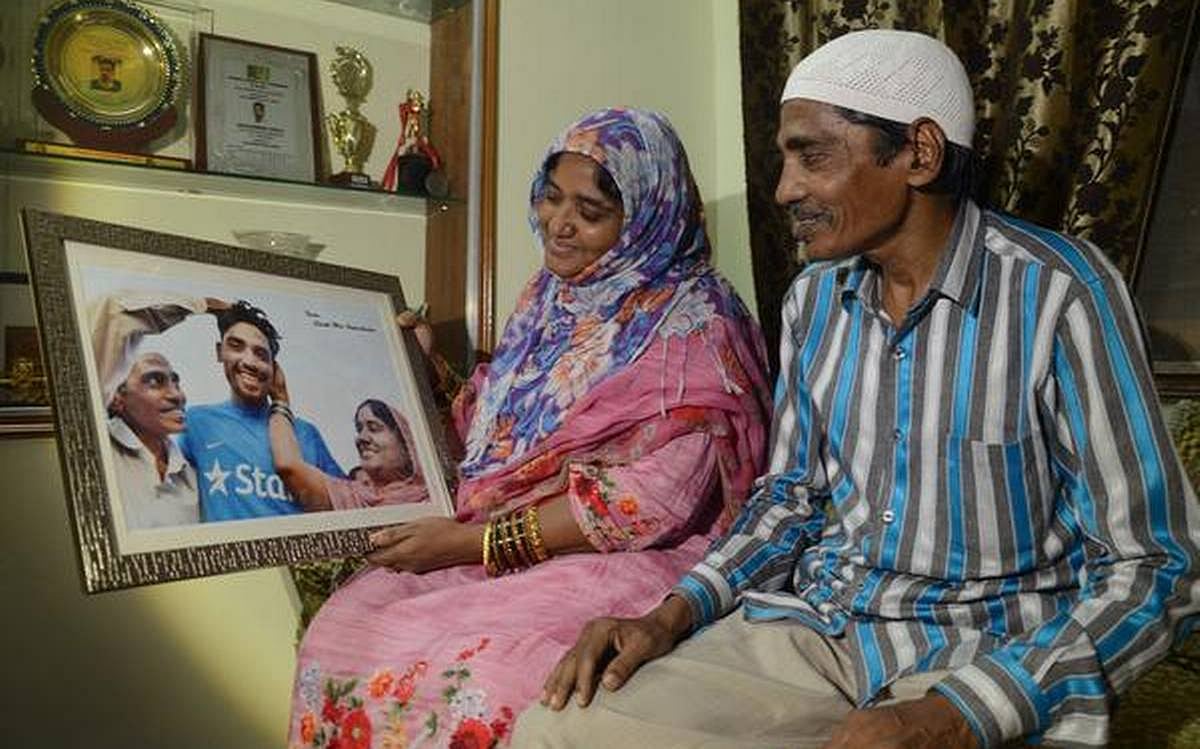 ‘அப்பா இன்று இருந்திருக்கலாம்!’ - உணர்ச்சிப் பெருக்கில் முகமது சிராஜ் குடும்பம்!