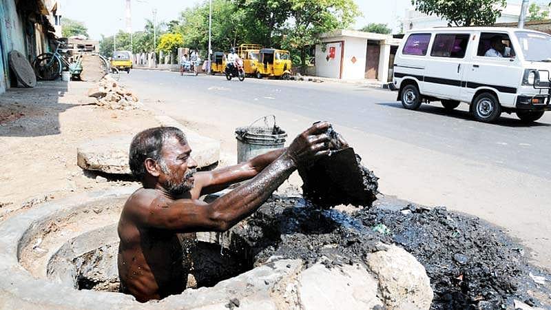 “காவல், தீயணைப்புத்துறையினருக்கு இடர்படி வழங்கும்போது துப்புரவு பணியாளர்களுக்கு வழங்காதது ஏன்?” - ஐகோர்ட்