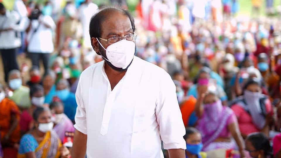“நெசவாளர்களின் நீண்ட கால கோரிக்கையான நெசவு பூங்கா தி.மு.க ஆட்சியில் துவங்கப்படும்”: திருச்சி சிவா உறுதி!