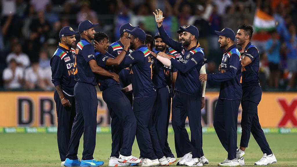 நேற்றைய இந்தியா - ஆஸி., T20 ஆட்டத்தை மாற்றியமைத்த இரண்டு தமிழர்கள் : கோலி போட்ட மாஸ்டர் ப்ளான்?!