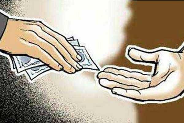 சப்-ரிஜிஸ்தார் வீட்டிலிருந்து ரூ.13.11 லட்சம் பணம், 114 சவரன் நகைகள் பறிமுதல்- லஞ்ச ஒழிப்புத்துறை அதிரடி!