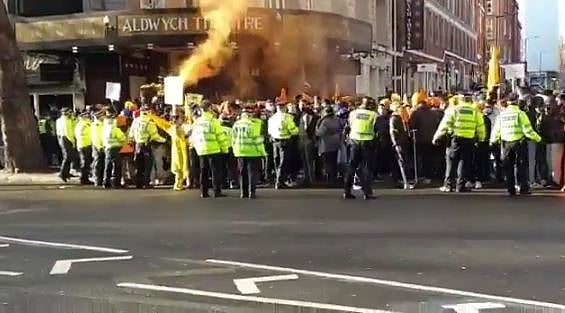 விவசாயிகளுக்கு ஆதரவாக லண்டனில் திரண்ட இந்தியர்கள்.. 100க்கணக்கானோர் வேளாண் சட்டத்துக்கு எதிராக போராட்டம்!