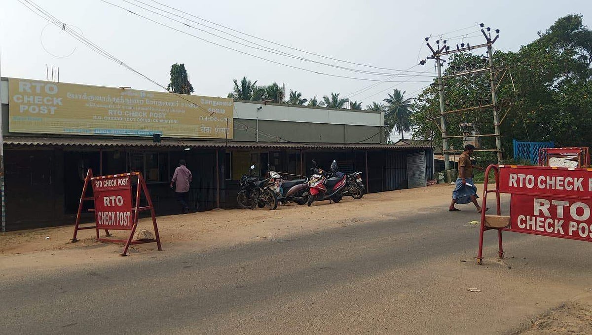 தமிழக சோதனைச் சாவடிகளில் லஞ்ச ஒழிப்புத்துறை திடீர் ரெய்டு... கணக்கில் வராத சுமார் ரூ.10 லட்சம் பறிமுதல்!