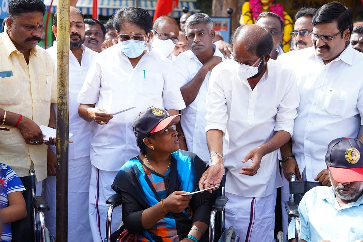 “விவசாயிகள் கண்ணியமாக வாழ தேவையான அனைத்தையும் திமுக செய்யும்” : தேர்தல் பரப்புரையில் திருச்சி சிவா உறுதி!