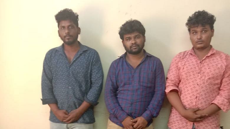 மக்களே உஷார்.. வங்கியில் கடன் வாங்கித் தருவதாகக் கூறி பணம் பறிப்பு: 92,000 ரூபாய் பறிமுதல் - 3 பேர் கைது!