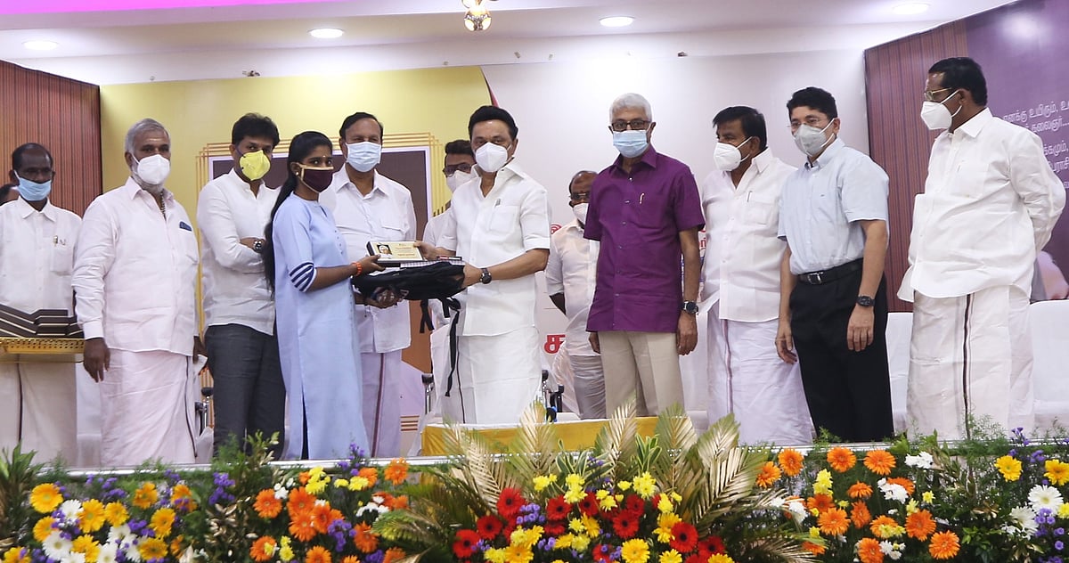 “இனமான பேராசிரியரின் ஒவ்வொரு பிறந்தநாளும் கல்வி உதவிகள் வழங்கும் விழாவாக நடைபெறும்” - மு.க.ஸ்டாலின்