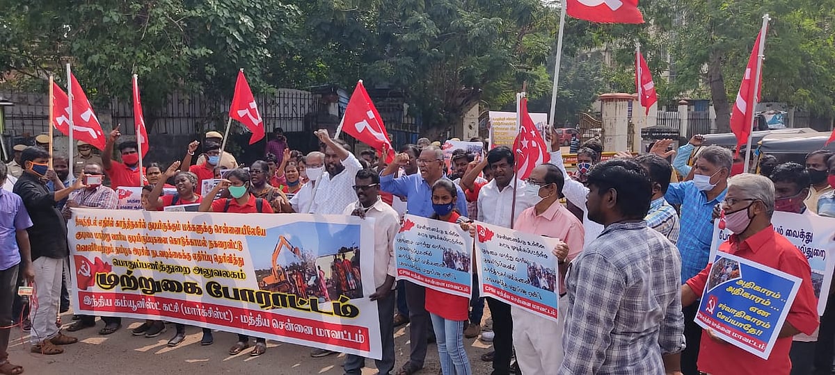 “சென்னை தீவுத்திடல் அருகே வீடுகளை இடித்து எடப்பாடி அரசு அராஜகம்” : நடுத்தெருவுக்கு வந்த பூர்வகுடிகள்!