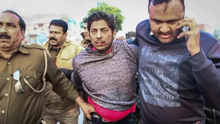 ஷாகீன்பாக்கில் துப்பாக்கிச்சூடு நடத்தியவரை கட்சியில் இணைத்து 2 மணிநேரத்தில் நீக்கிய பா.ஜ.க!