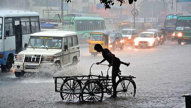 அடுத்த 2 நாட்களுக்கு தமிழகத்தின் 4 மாவட்டங்களில் அதி கனமழை, 11 மாவட்டங்களில் மிக கனமழை பெய்யக்கூடும்!