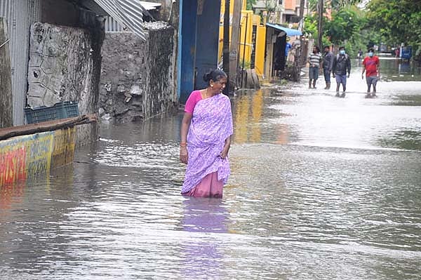 புயல் பாதிப்புகளை போட்டோவில் பார்த்துவிட்டுச் சென்ற மத்தியக் குழு.. குறைகளை கேட்காததால் மக்கள் வேதனை!