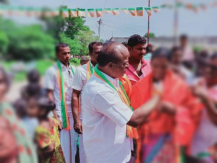 பாதிக்கப்பட்ட பெண் மீதே நடவடிக்கை எடுத்த கட்சி.. பா.ஜ.க நிர்வாகி மீது எஸ்.பி அலுவலகத்தில் பாலியல் புகார்!