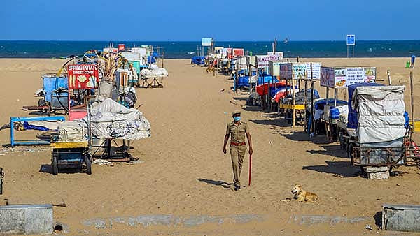 மெரினாவில் கடைகள் ஒதுக்கீடு செய்வதில் விதிகள் மீறப்பட்டால் நீதிமன்றம் தலையிடும் - ஐகோர்ட் எச்சரிக்கை!