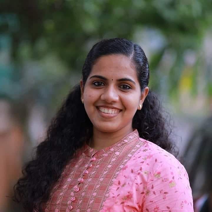 21 வயதில் திருவனந்தபுரம் மேயர் - பதவியேற்றார் ஆர்யா ராஜேந்திரன் !