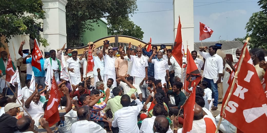 “விவசாயிகளுக்கான போராட்டங்களில் காவல்துறை மூலம் வன்முறை ஏற்படுத்தும் எடப்பாடி அரசு?” : வலுக்கும் கண்டனம்!