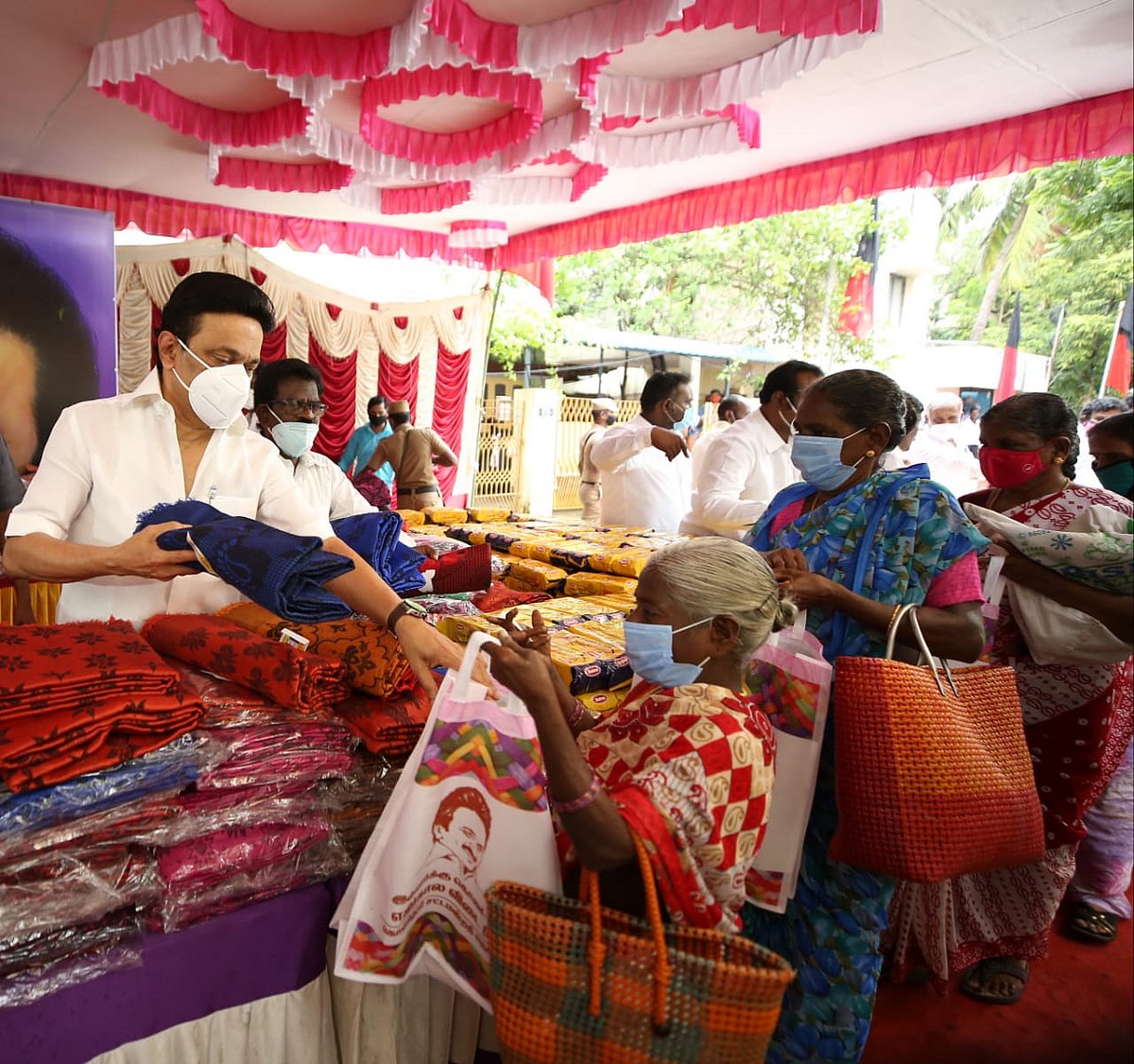 “எடப்பாடி பழனிசாமி ‘ஊழல் நாயகர்’; ராஜேந்திர பாலாஜி ஒரு பஃபூன்” - கொளத்தூரில் மு.க.ஸ்டாலின் பேட்டி!