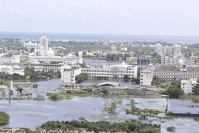 “நீர்வழித் தடங்களை ஆக்கிரமித்து கட்டிடங்கள் கட்ட அனுமதி?” : அரசை கண்டித்து செம்மஞ்சேரி மக்கள் போராட்டம்!