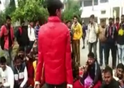 “ஆசாதி முழக்கம் எழுப்பிய மாணவர்கள் மீது தேசவிரோத வழக்கு பதிவு” : உ.பி-யில் தொடரும் அராஜகம்!