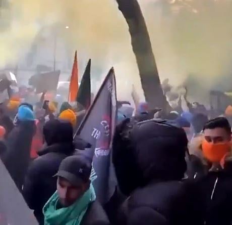 விவசாயிகளுக்கு ஆதரவாக லண்டனில் திரண்ட இந்தியர்கள்.. 100க்கணக்கானோர் வேளாண் சட்டத்துக்கு எதிராக போராட்டம்!