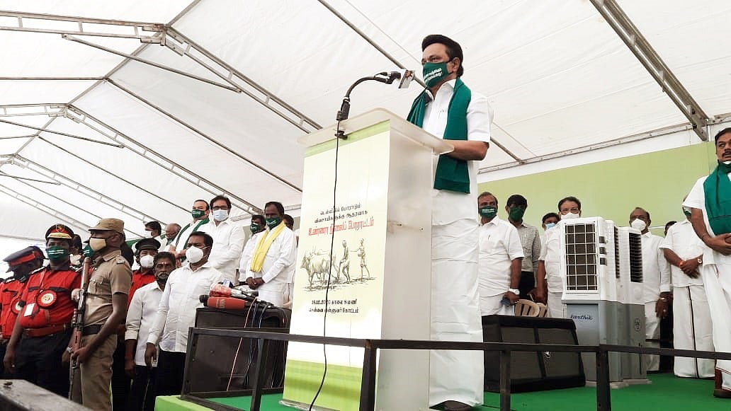 யாரை பாதுகாக்க அவசர அவசரமாக இந்த வேளாண் சட்டத்தை கொண்டு வந்தீர்கள்? - மோடி அரசுக்கு மு.க.ஸ்டாலின் கேள்வி!