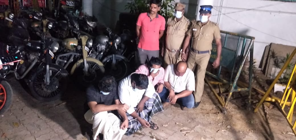திருட்டு பைக்குகளை வைத்து பொறியியல் ப்ராஜெக்ட் செய்து கொடுத்த பட்டதாரி.. சென்னையில் வசமாக சிக்கிய கும்பல்
