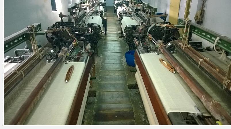 விசைத்தறி தொழில்களை சிதைக்கும் அதிமுக அரசு : நுால் விலை ஏற்றத்தைக் கண்டித்து விசைத்தறியாளர்கள் போராட்டம்!